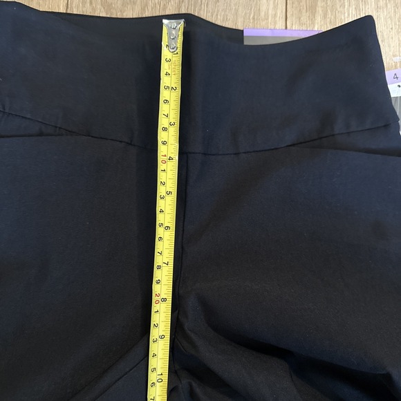 NEW S.C. & Co. Women's 360 Degree Tummy Control Capri Pants Size 4 - Picture 9 of 10